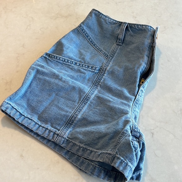 Classy jean shorts. - Picture 4 of 6